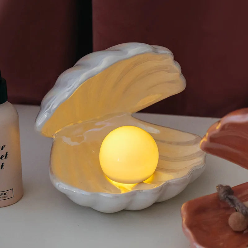 Radiant Clamshell Storage Tray & Lamp