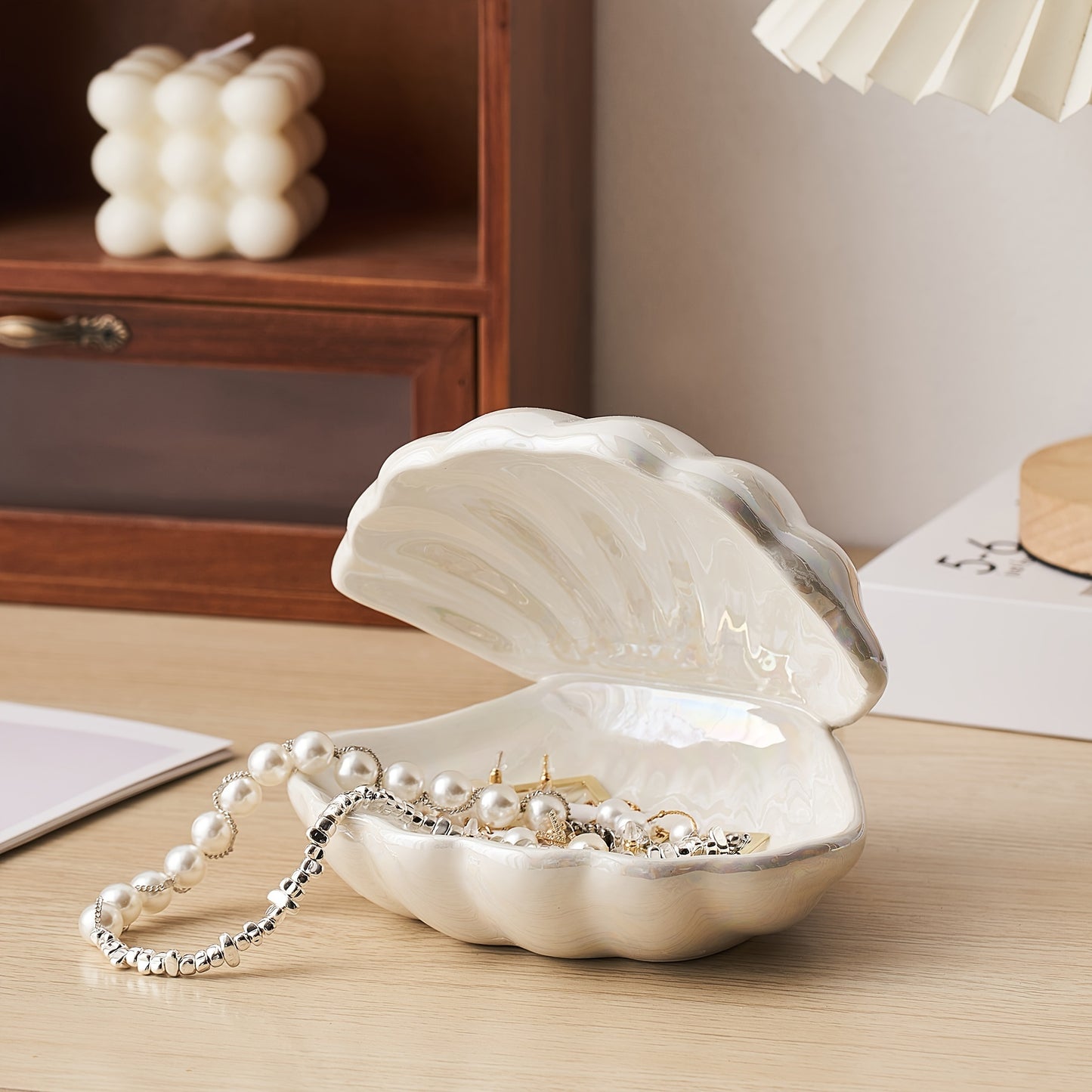 Radiant Clamshell Storage Tray & Lamp