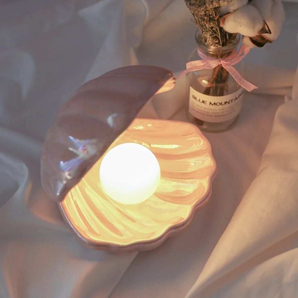 Radiant Clamshell Storage Tray & Lamp