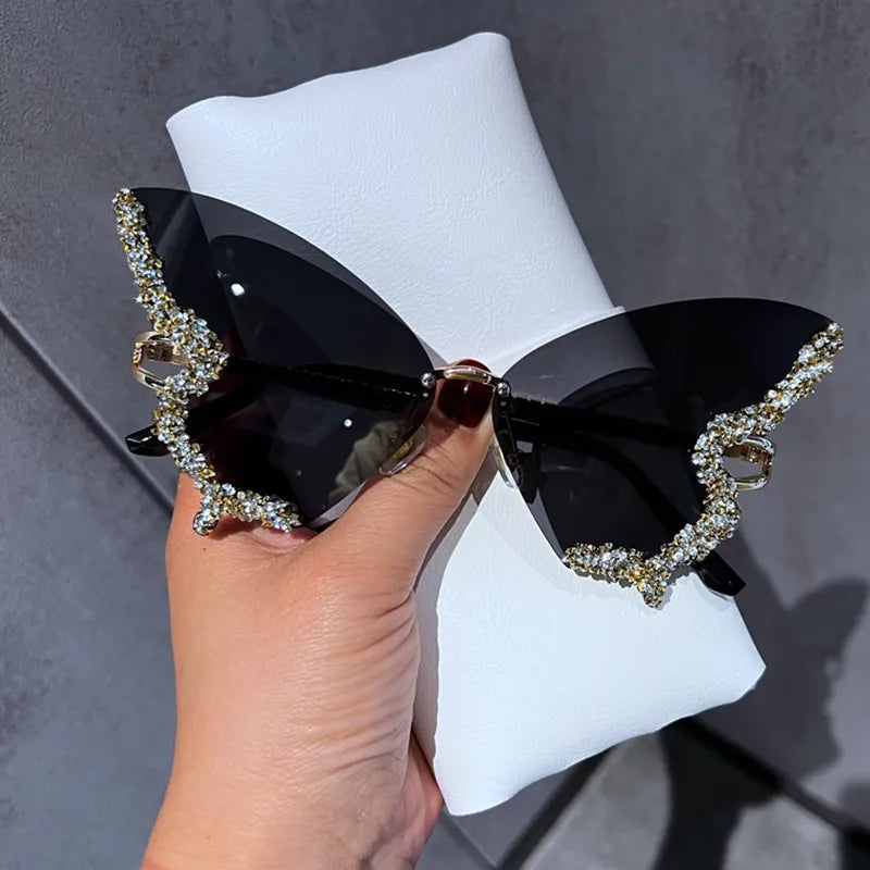 Butterfly-Shaped Sunglasses Set