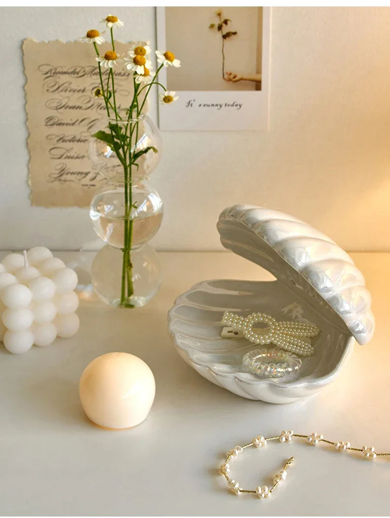 Radiant Clamshell Storage Tray & Lamp